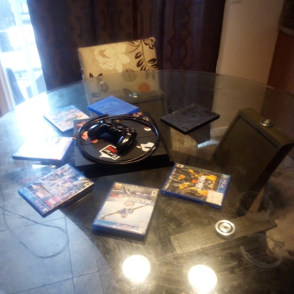PS4 with HDMI cord with 6 games 1 controller - Picture 3 of 4